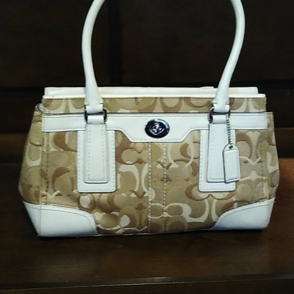 Coach - Picture 12 of 12